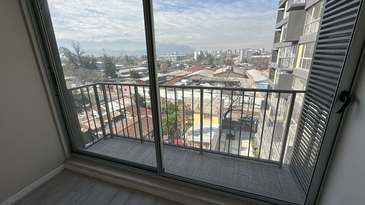 Balcón de un departamento modelo C5 del Edificio Don Tomás